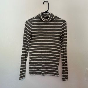 American Eagle turtleneck